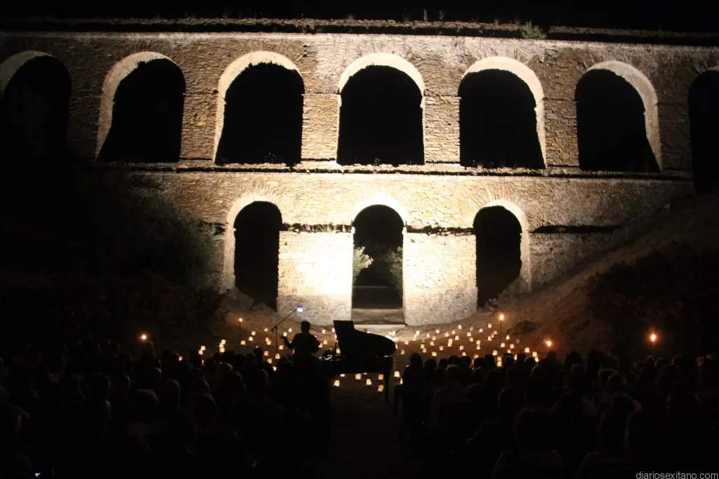 Este martes se celebrará el concierto '1 piano y 200 velas' en la plaza del Sexi a cargo del pianista y compositor David Gómez